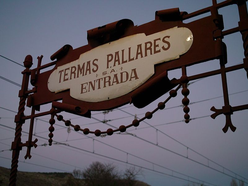 Termas Pallarés y lago termal